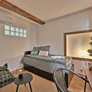 La Bulle - Parking Gratuit En Souterrain - 2 Mins Du Palais Des Papes - Clim Ac - Wifi Appartement